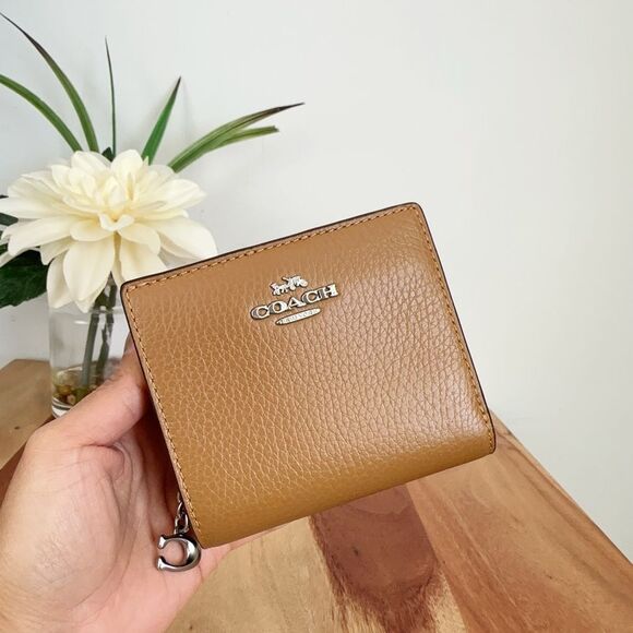 Coach Brown Leather Wallet Minimalist Design - Picture 1 of 5